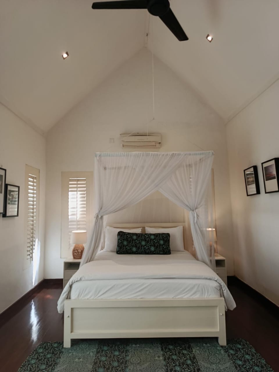 Bed, Bedroom, air conditioner