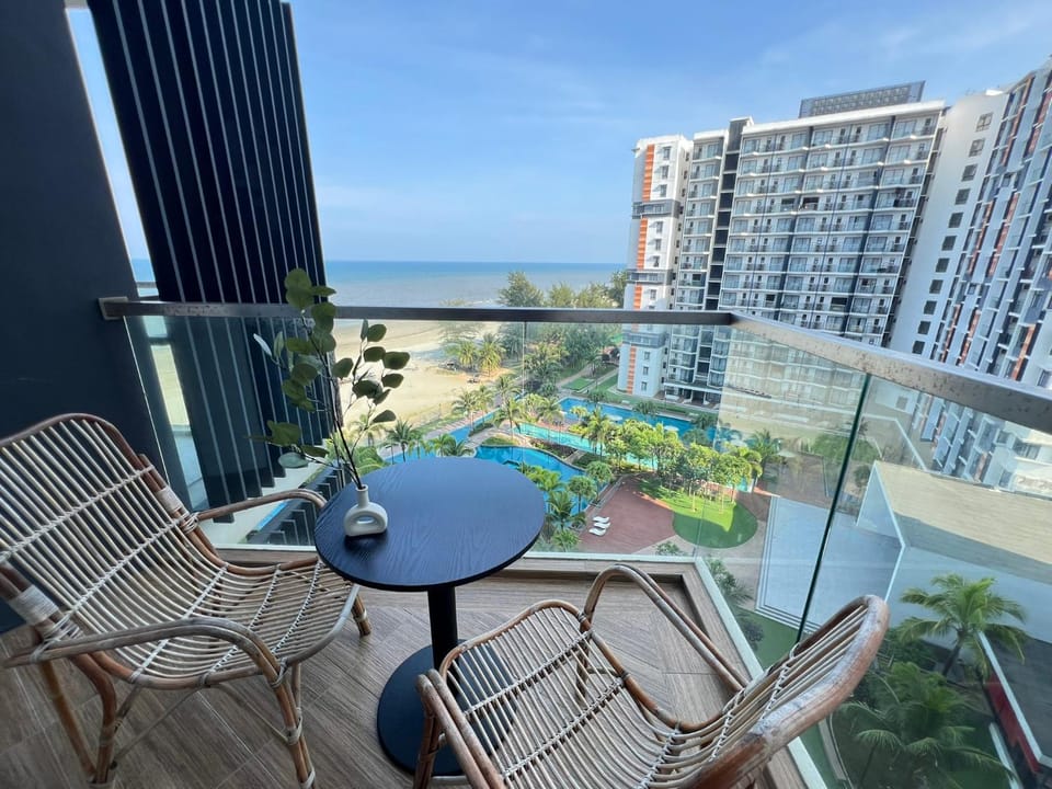 Property building, Patio, Natural landscape, View (from property/room), Balcony/Terrace, Sea view