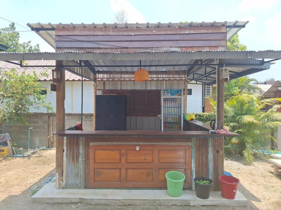 Property building, Lobby or reception, Drinks
