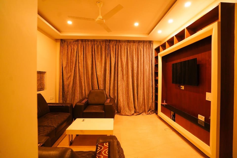 Golden Villa - Duplex House With Private Theater - Near To Alipiri And Bhudevi TTD Ticket Counter And Kapilateertham Bed and Breakfast in Tirupati