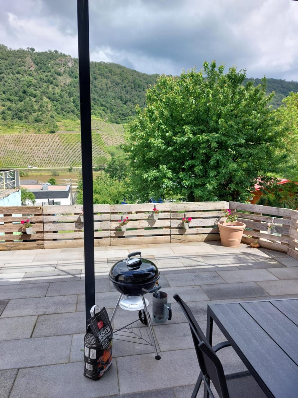 Day, BBQ facilities, View (from property/room), Balcony/Terrace, Mountain view, River view