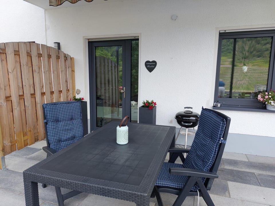 Property building, BBQ facilities, Balcony/Terrace