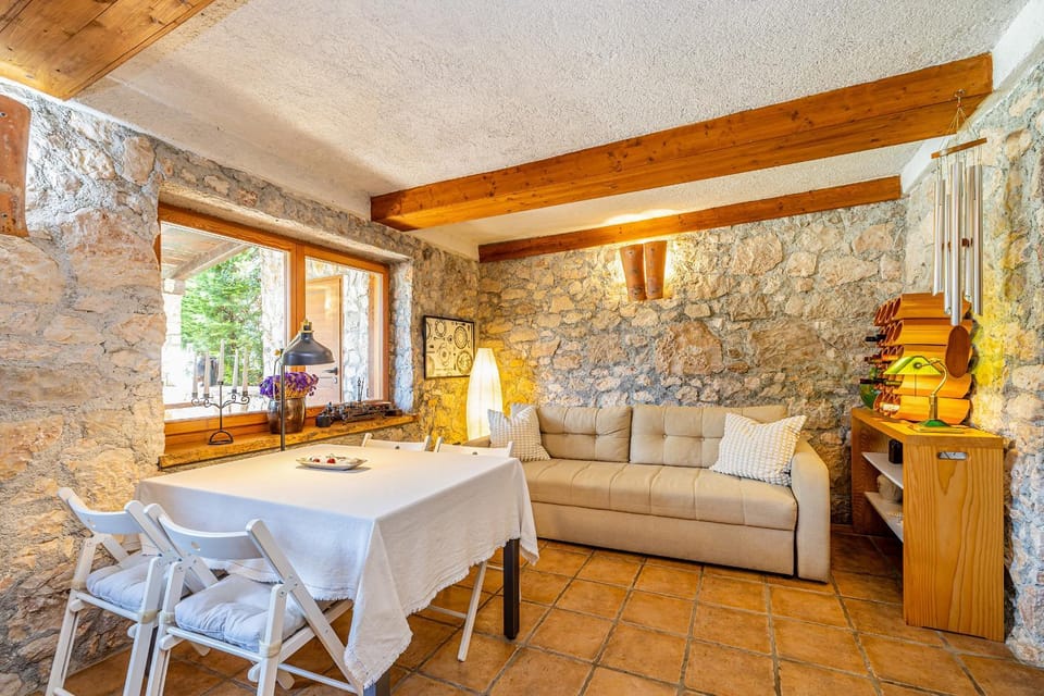 Seating area, Dining area