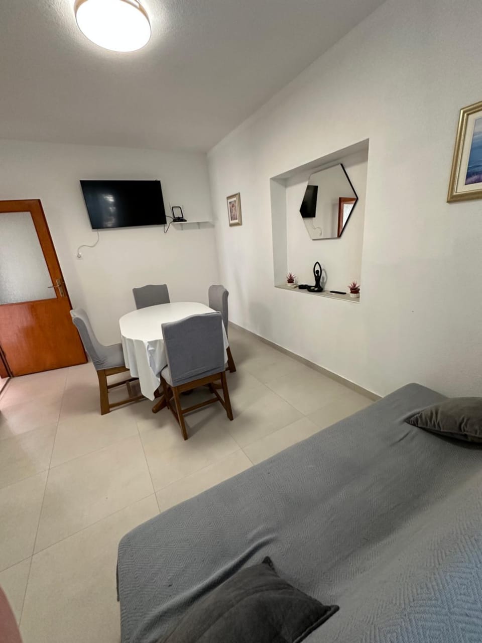 TV and multimedia, Living room, Seating area, Dining area