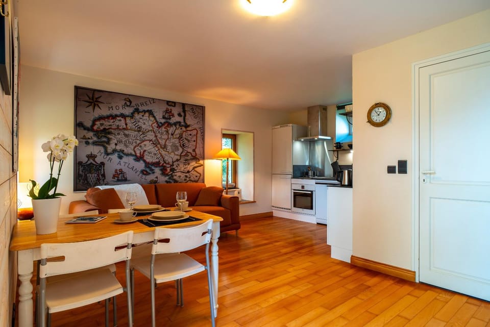 Kitchen or kitchenette, Living room, Dining area