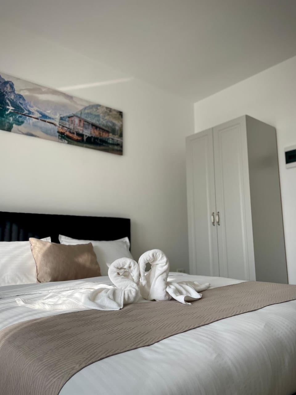 Bedroom, towels, wardrobe