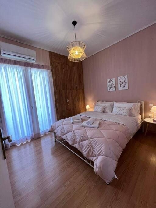 Bed, Photo of the whole room, Bedroom, air conditioner