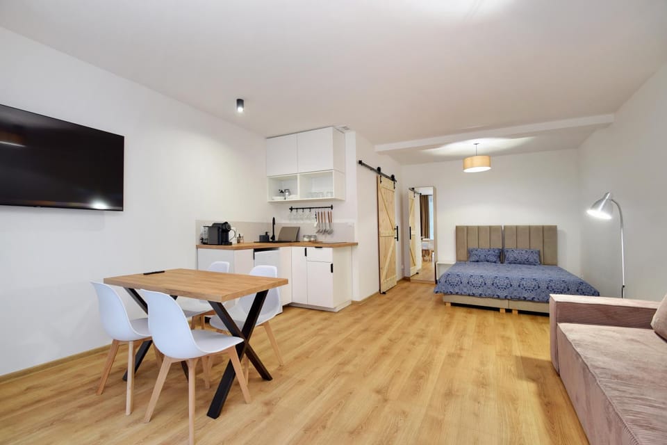 Kitchen or kitchenette, Seating area, Bedroom