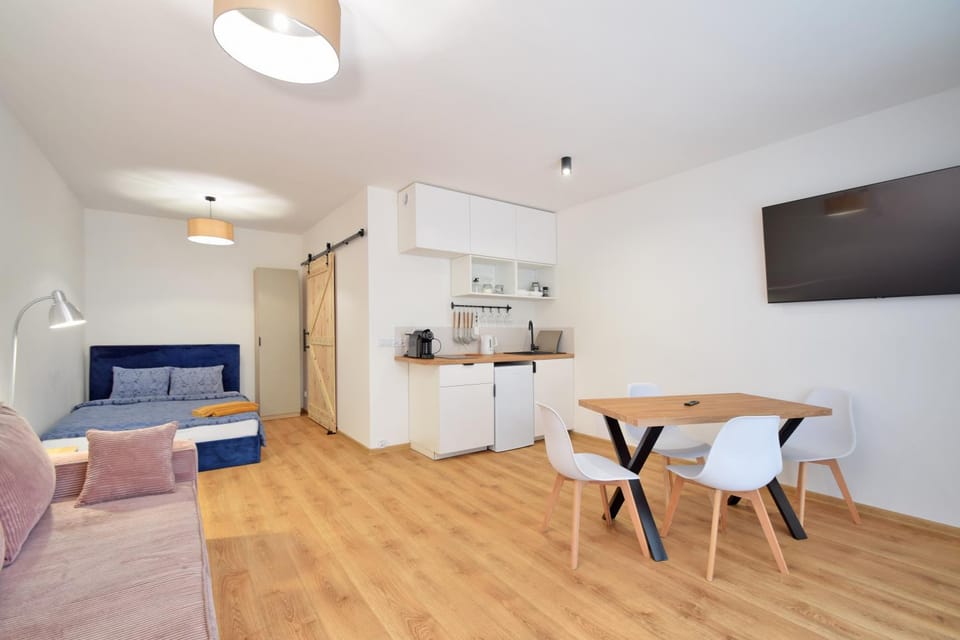 Seating area, Bedroom, stove