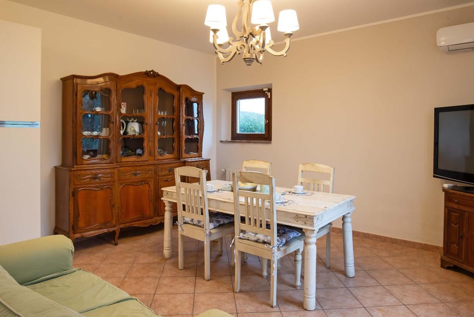 TV and multimedia, Living room, Dining area