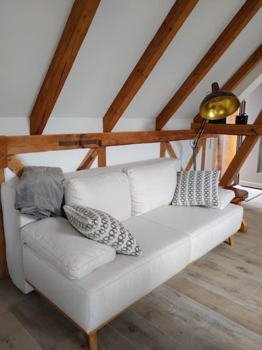 Bed, Seating area