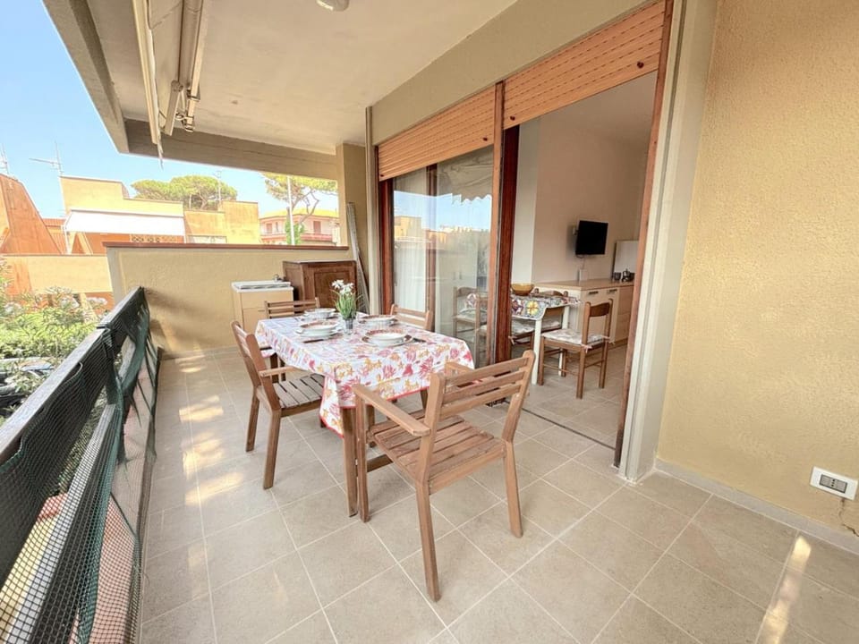 View (from property/room), Balcony/Terrace, Dining area