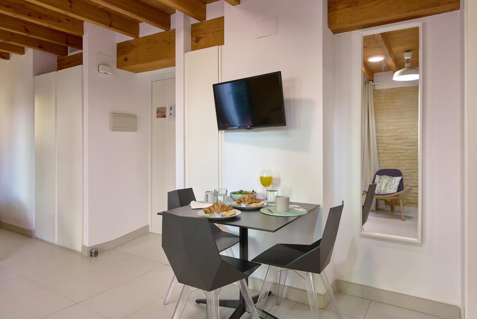Apartamento elegante en Plaza del Carmen F2 Apartment in Valencia