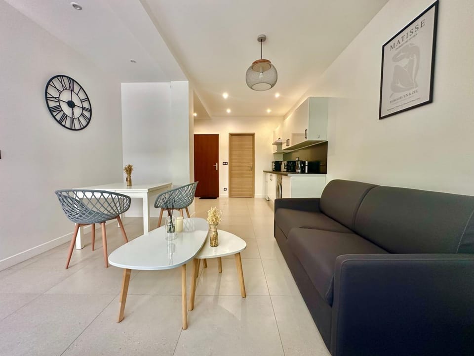 Grand studio rénové proche mer ! Apartment in Nice