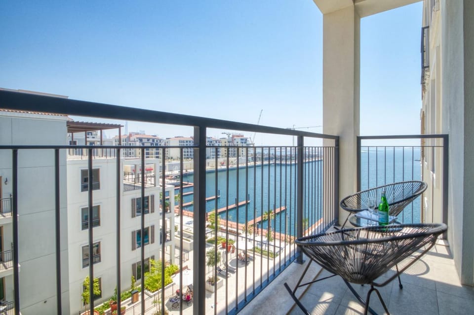 The Smart Concierge - La Rive Port De Lamer Apartment in Dubai