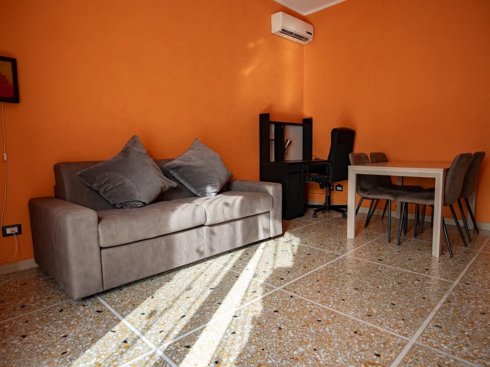 Living room, Seating area, air conditioner