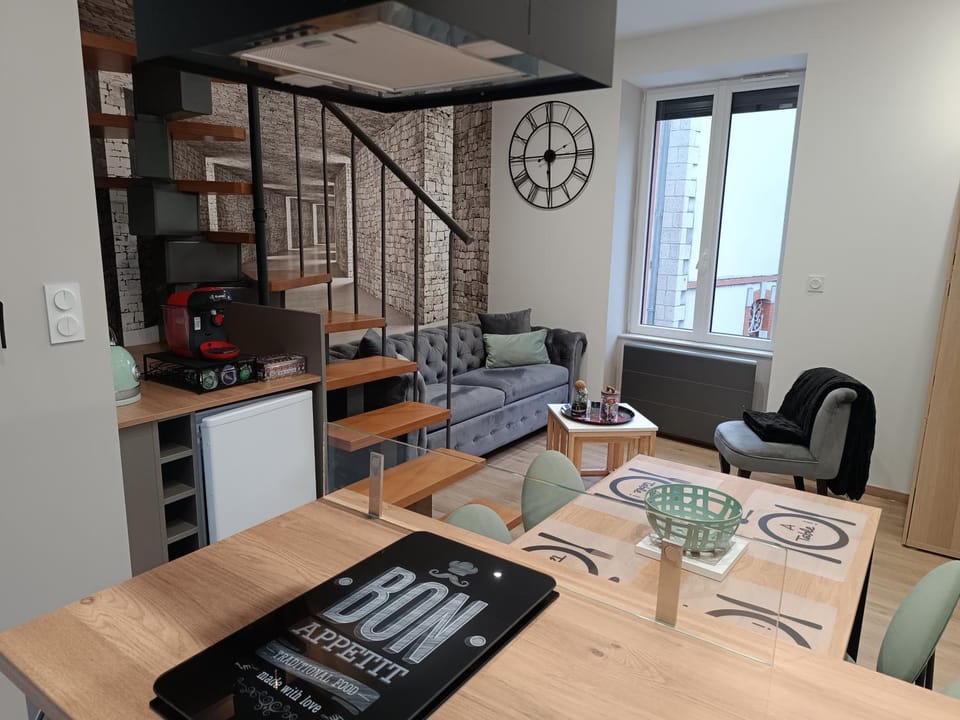Living room, Dining area, internet