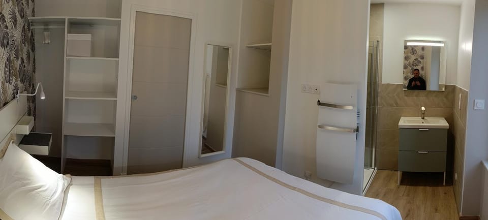 Bathroom, Photo of the whole room, Bedroom