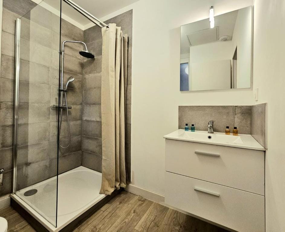 Le jardin secret - clim - patio Apartment in Nimes