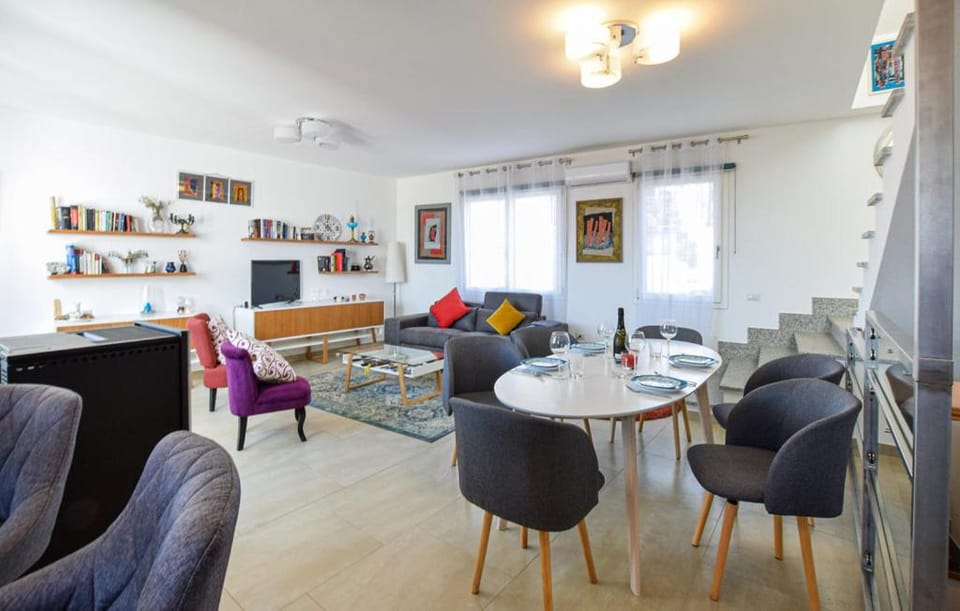 Living room, Dining area, air conditioner