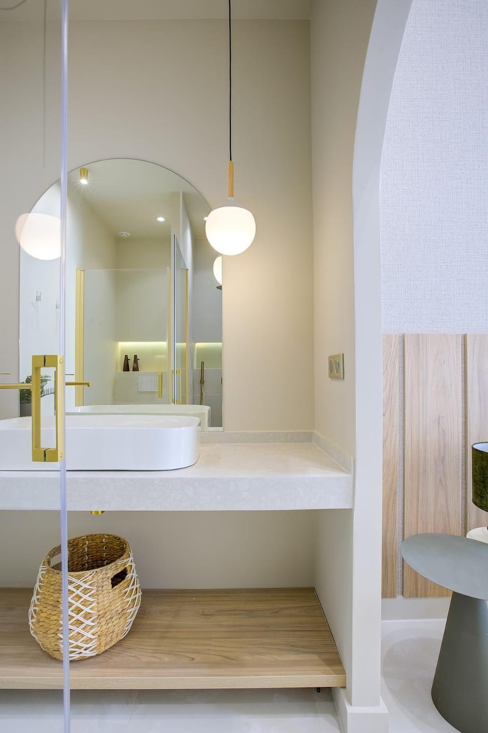 Bathroom, towels