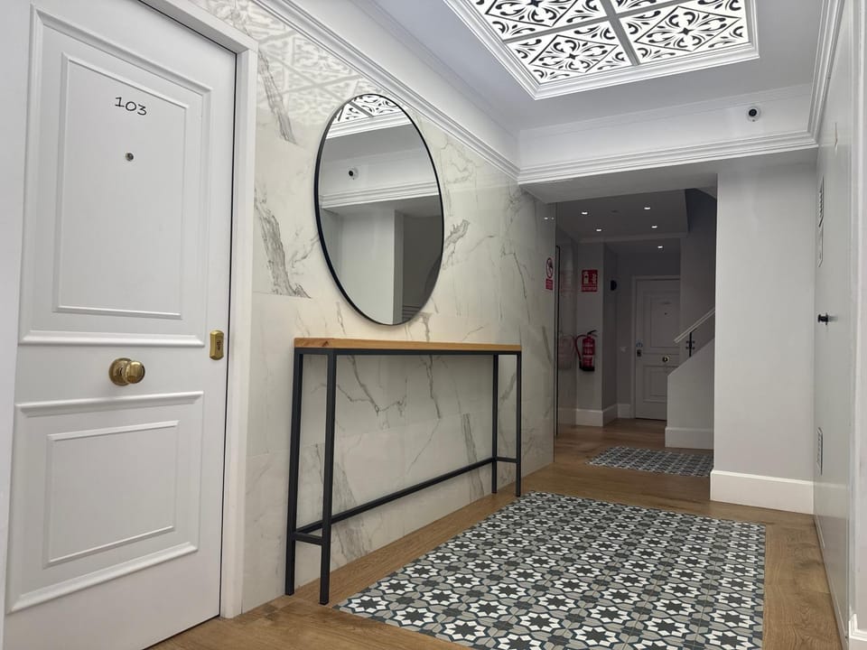 Gran Ritz grupos y familias Terraza y parking Apartamento 10-14 Apartment in Malaga