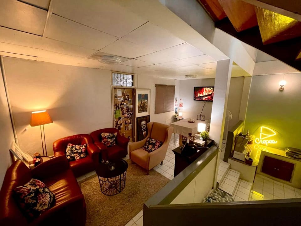 Communal lounge/ TV room, TV and multimedia, Living room, Seating area, Evening entertainment