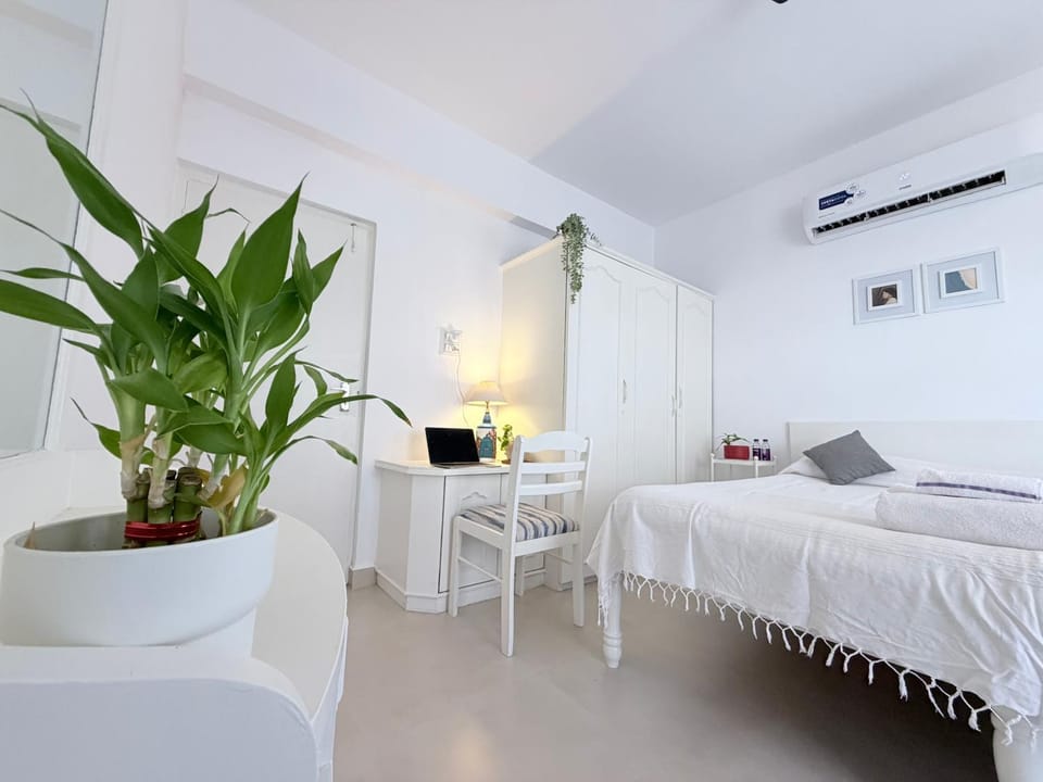 Photo of the whole room, Bedroom, air conditioner