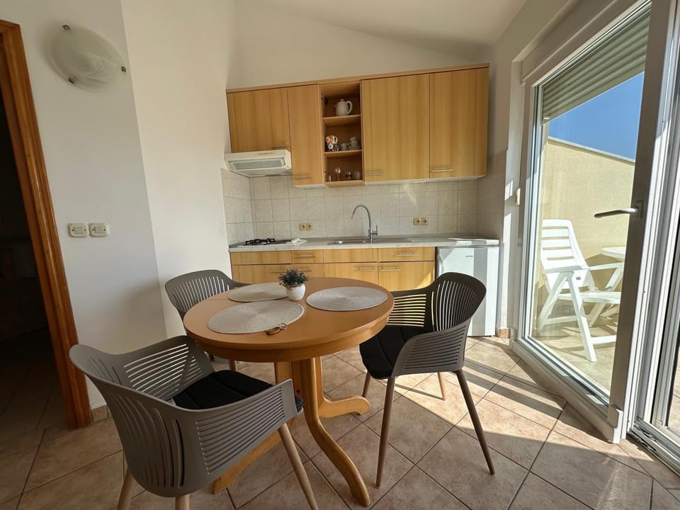 Balcony/Terrace, Kitchen or kitchenette, Dining area