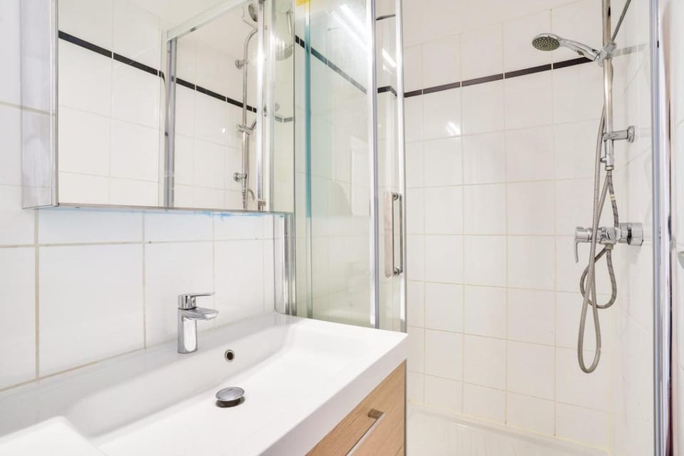 Bel appartement pere Lachaise Apartment in Paris