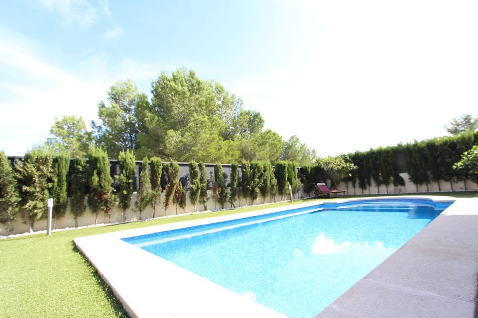 Garden, Swimming pool, Swimming pool, children, young children, older children, Family