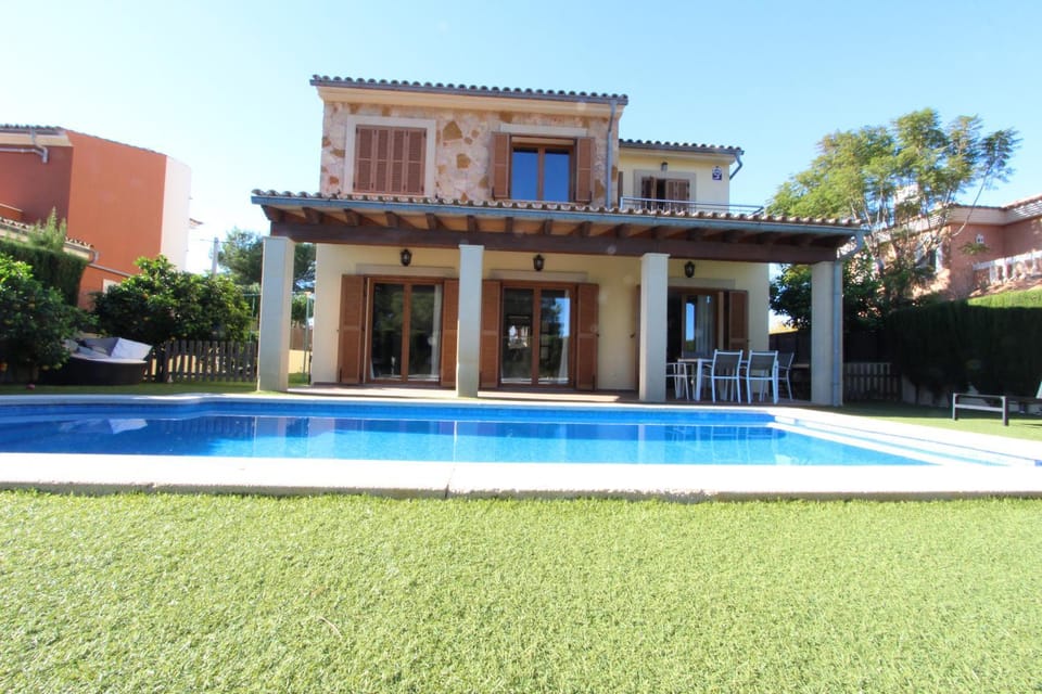 Facade/entrance, Garden, Pool view, Swimming pool, Swimming pool, Family