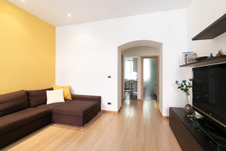 TV and multimedia, Living room, Seating area, Evening entertainment