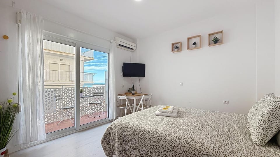 TV and multimedia, Photo of the whole room, Bedroom