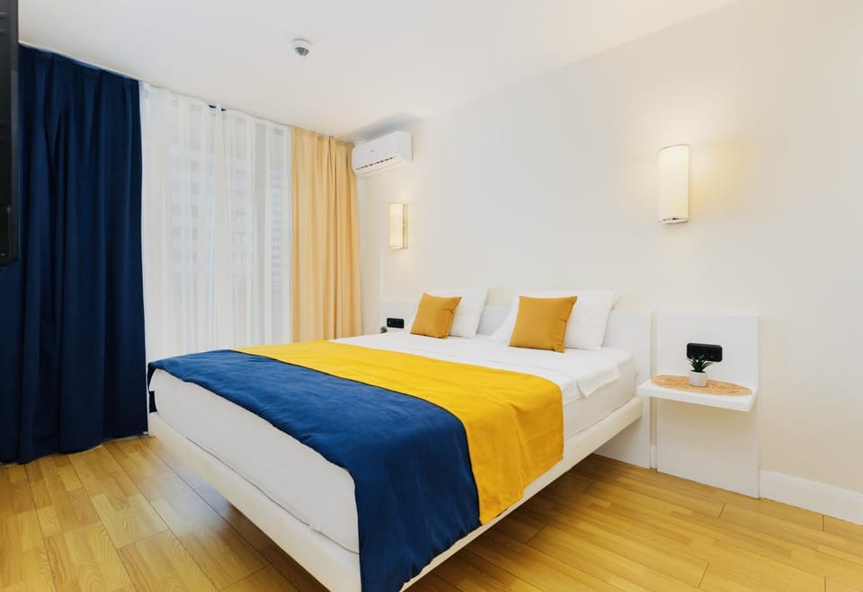 Bed, Bedroom, air conditioner