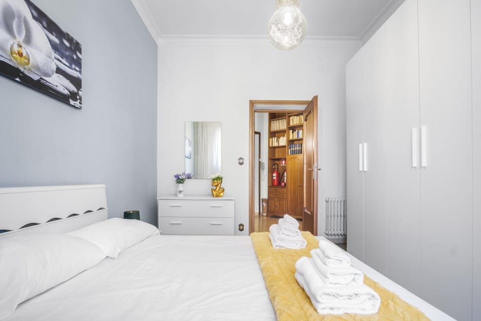 Bed, Photo of the whole room, Bedroom, towels, wardrobe