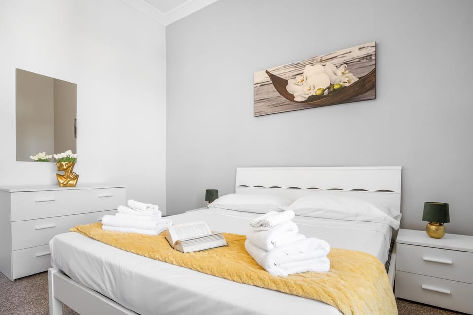 Bed, Photo of the whole room, Bedroom, towels, wardrobe
