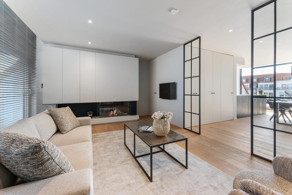 TV and multimedia, Living room, Evening entertainment, flat iron