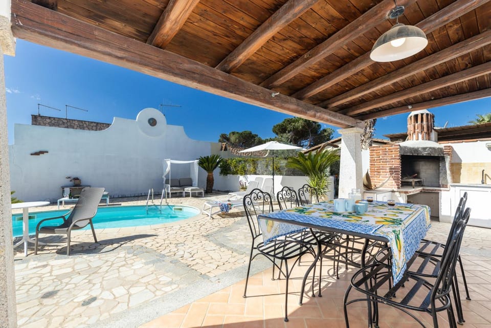 Patio, Day, Dining area, Pool view, Swimming pool, sunbed