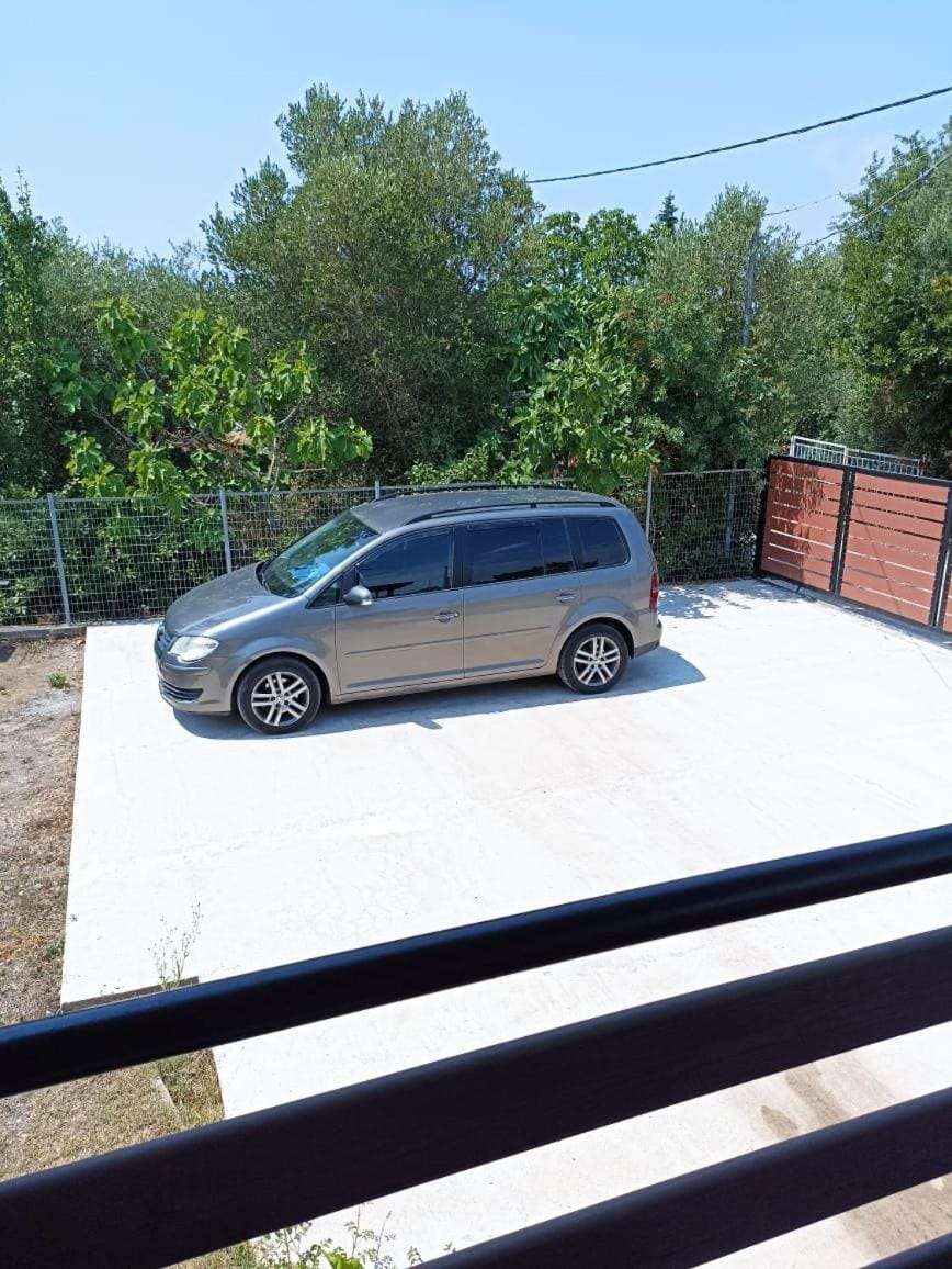 Johnny 's private house House in Decentralized Administration of Macedonia and Thrace
