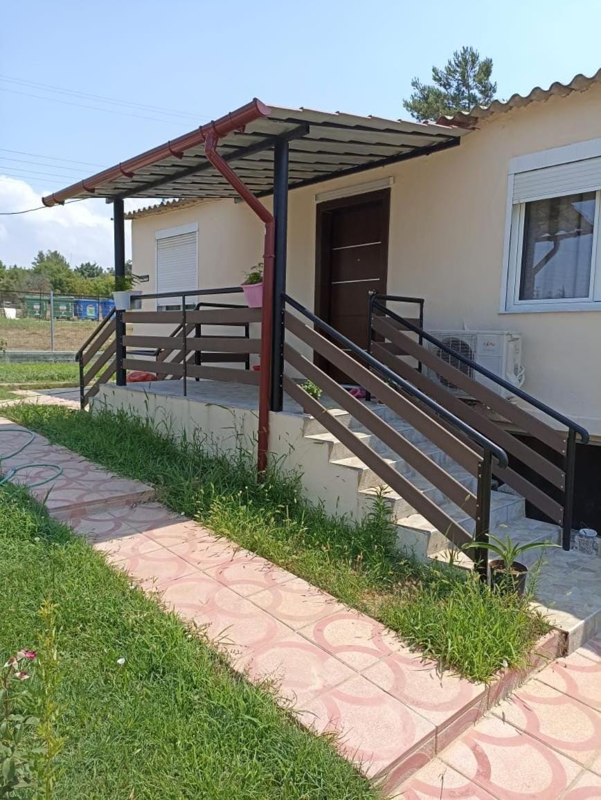 Johnny 's private house House in Decentralized Administration of Macedonia and Thrace