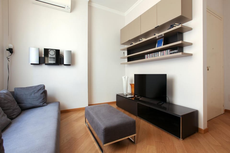 TV and multimedia, Living room, Seating area, air conditioner