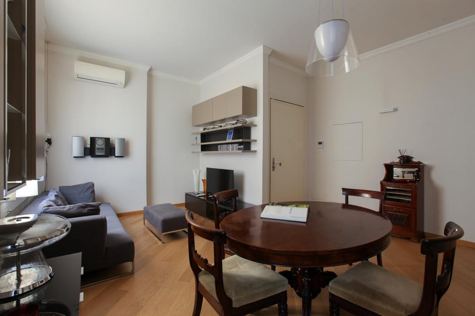 Living room, Seating area, Dining area, air conditioner