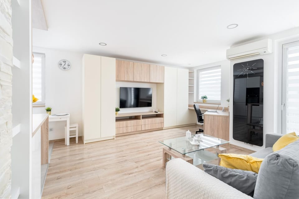 TV and multimedia, Living room, Seating area