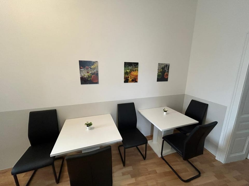 Seating area, Dining area