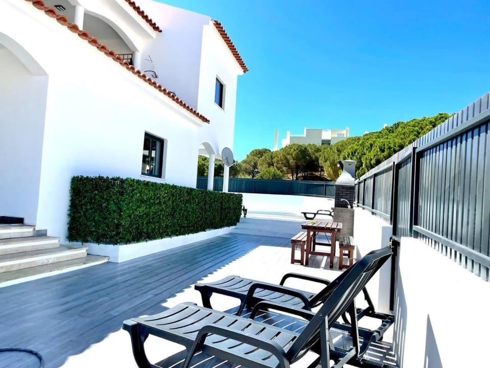 V8 Praia da Falésia, Albufeira Villa in Olhos de Água