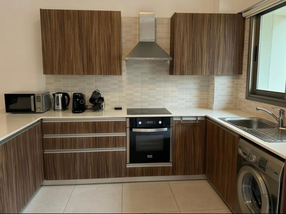 Coffee/tea facilities, Kitchen or kitchenette, oven, toaster, washing machine