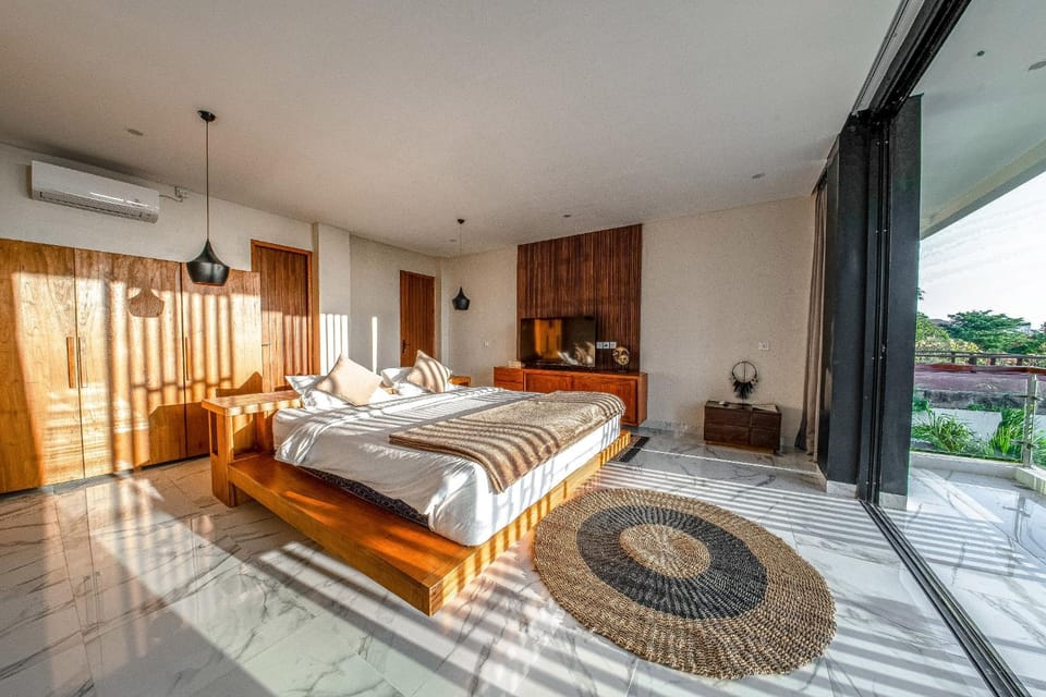 Bed, TV and multimedia, Balcony/Terrace, Bedroom, wardrobe, air conditioner