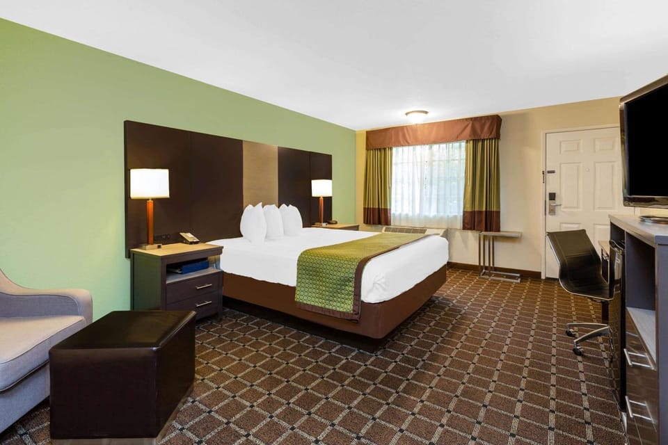 Photo of the whole room, On site