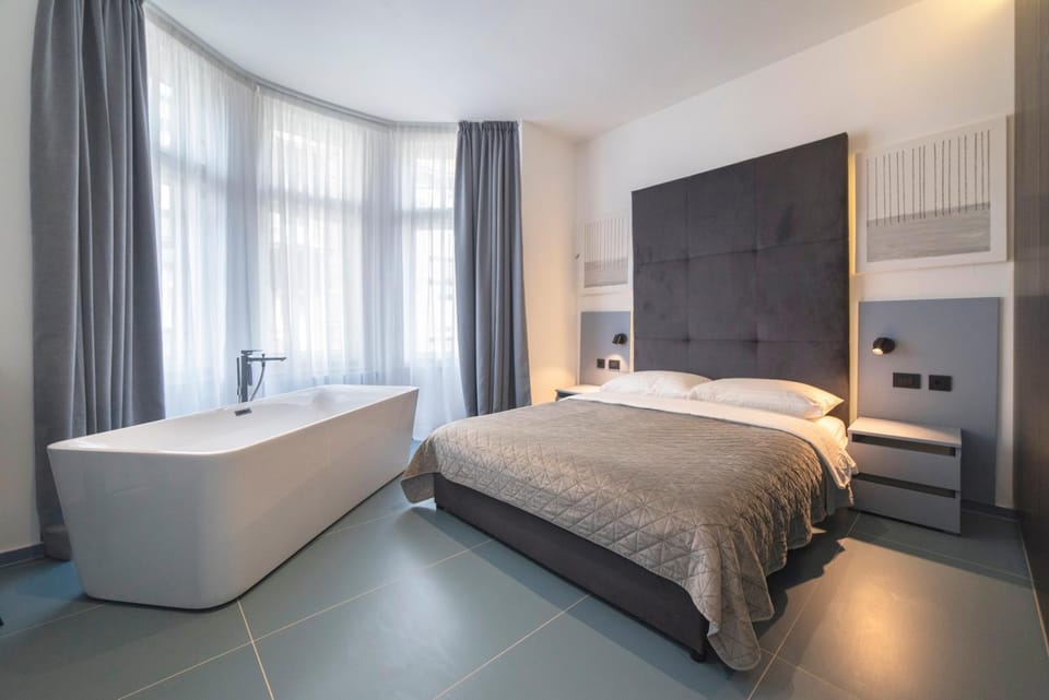 Bed, Photo of the whole room
